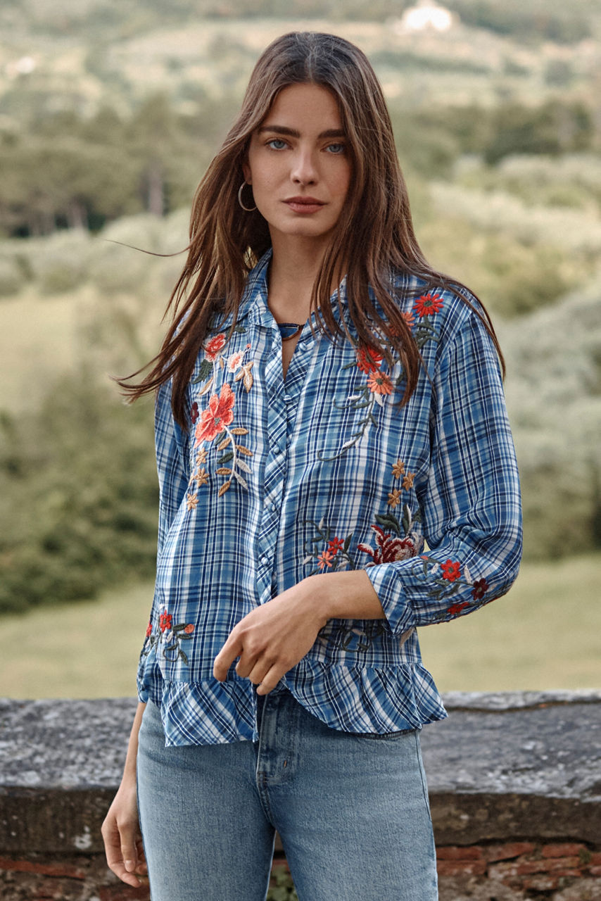 SHOP BUTTON DOWNS