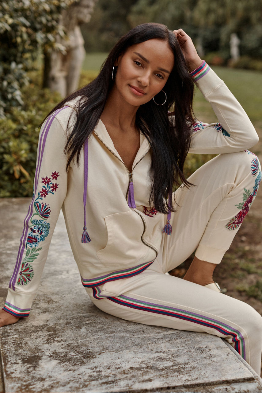 SHOP ACTIVEWEAR