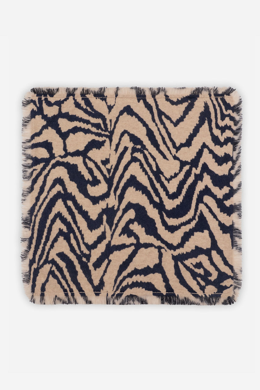 THE SMALL COZY FRINGE SCARF, , large image 1