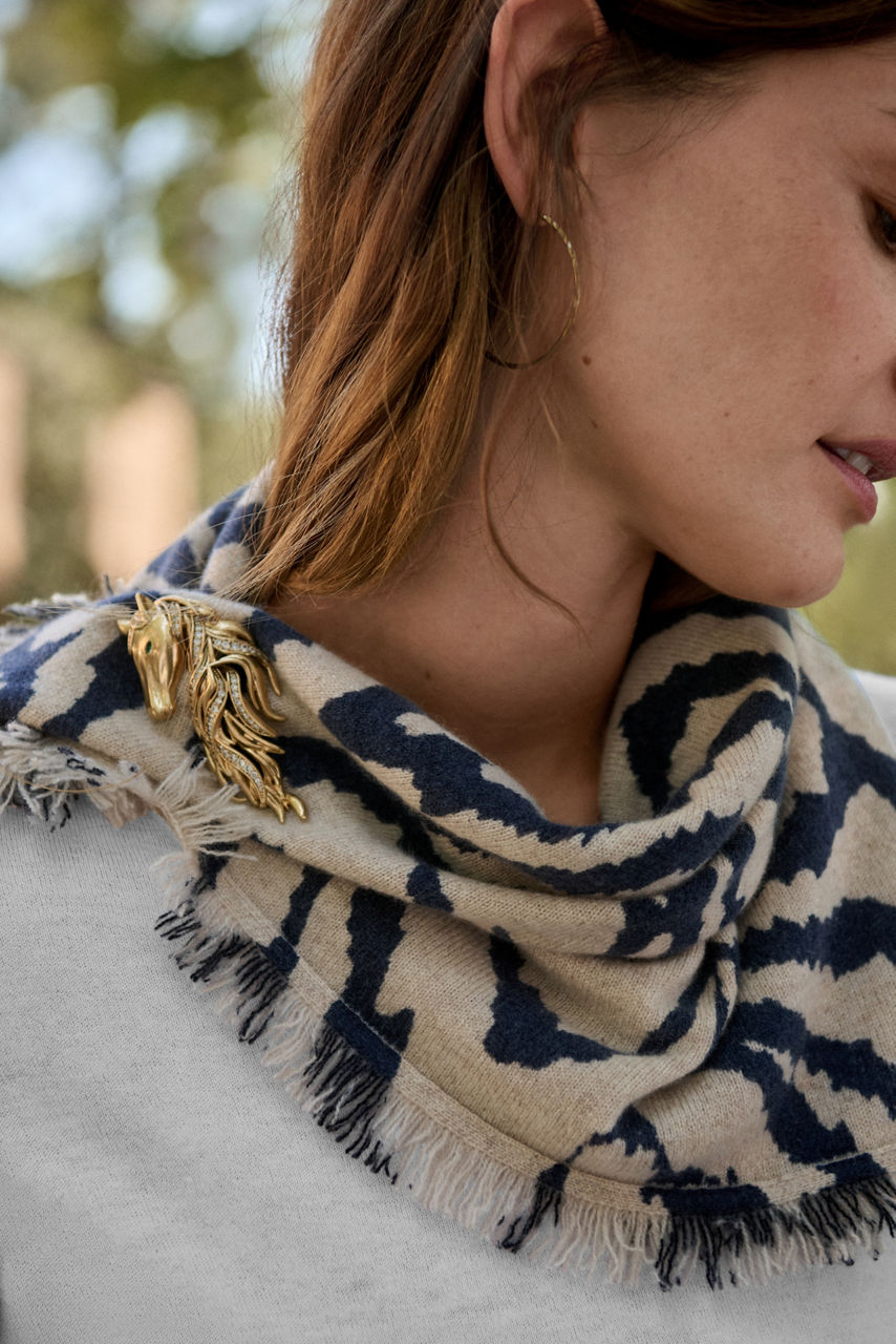 THE SMALL COZY FRINGE SCARF, , large image 2