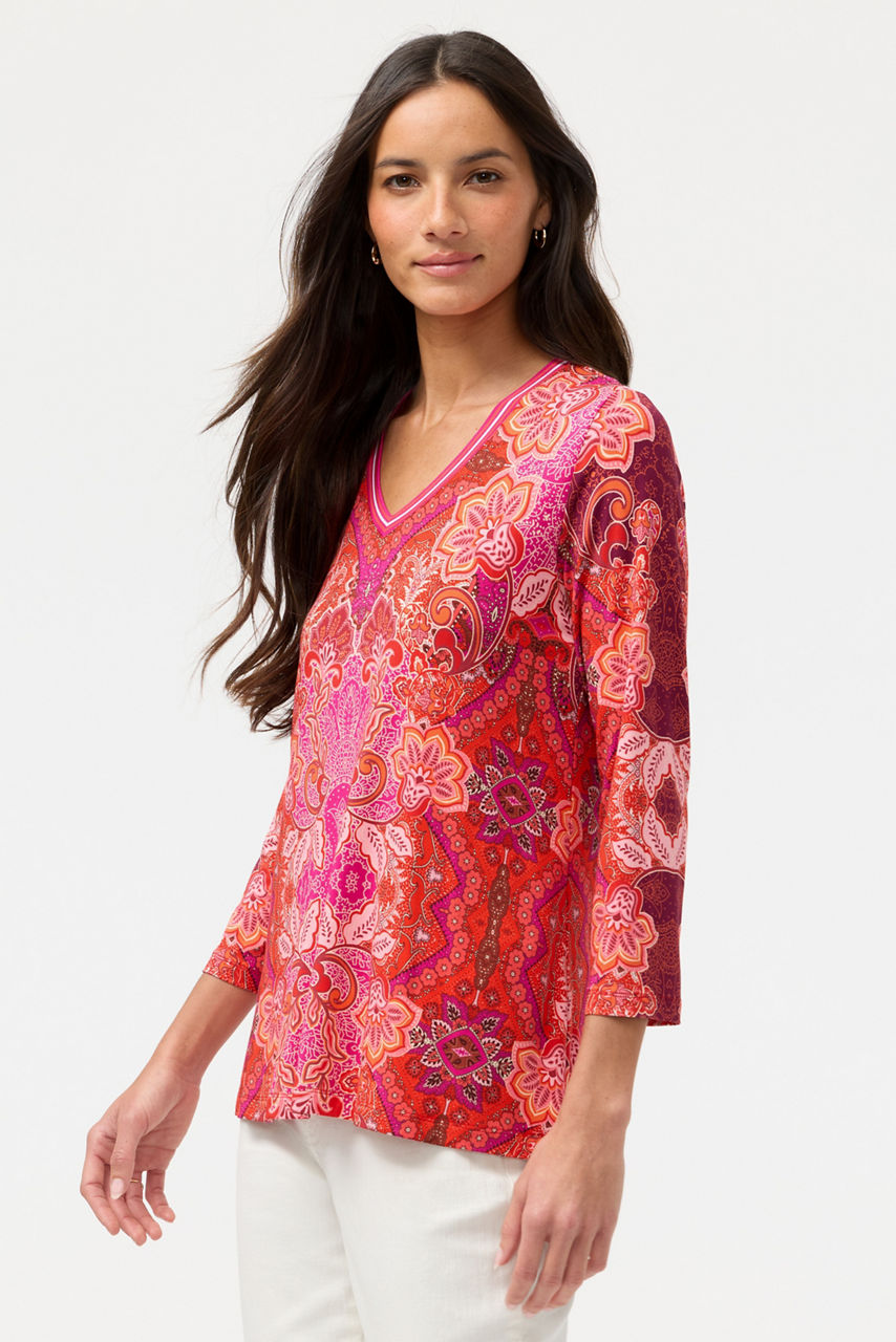 THE JANIE FAVORITE 3/4 SLEEVE V-NECK SWING TEE, , large image 2